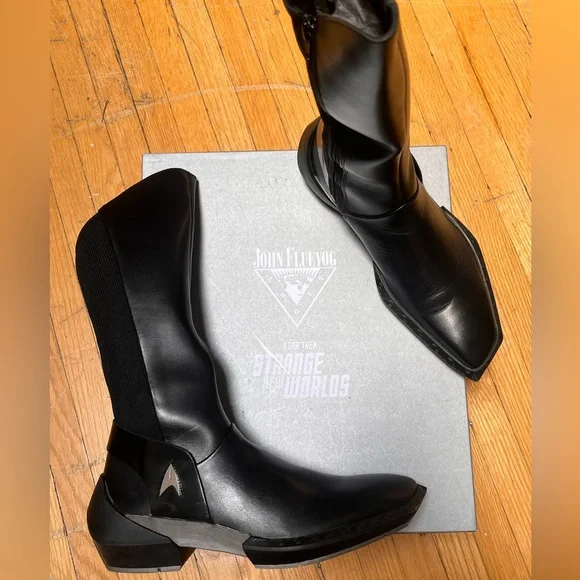 Fluevog X Star Trek Strange New Worlds boots - Picture 2 of 4